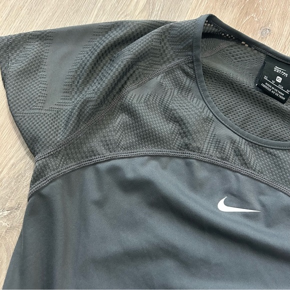 Nike Pro Crop Top - Picture 2 of 4